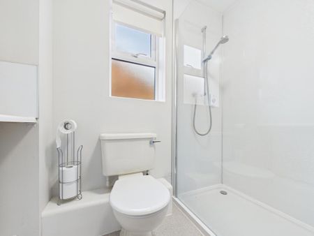 2 bedroom semi-detached bungalow to rent - Photo 5