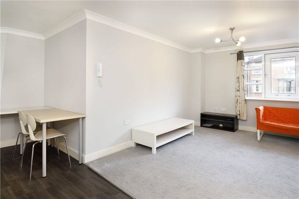 Well presented two bedroom unfurnished apartment with an allocated parking space and within a short walk into York city centre. - Photo 1