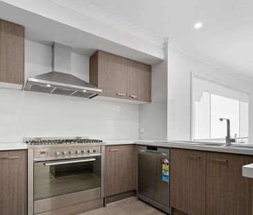 9 Dhaya Street, Grantham Farm NSW 2765 - House For Rent | Domain - Photo 3