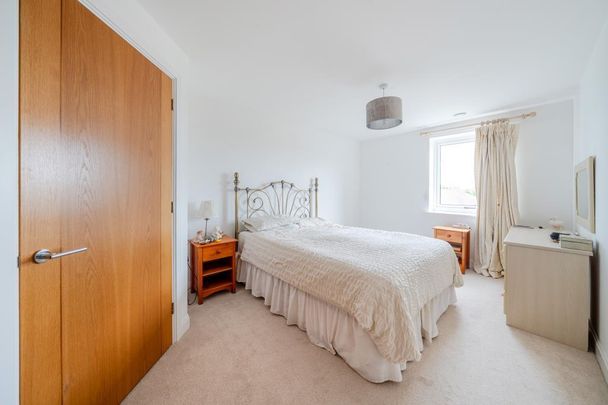 2 bedroom retirement property to rent - Photo 1