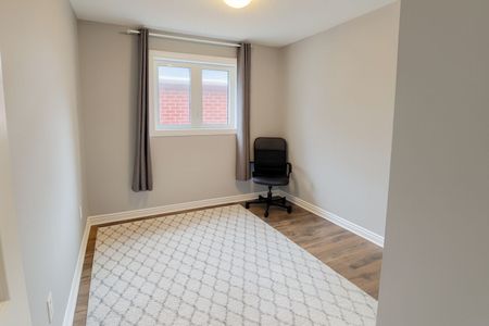 For Lease - 17 Kelsey Crescent, Barrie, Ontario - Photo 3