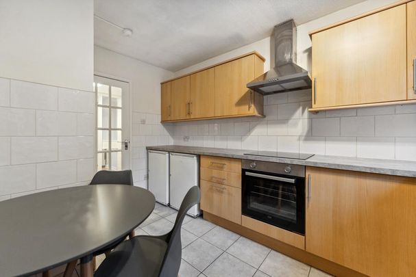 2 bedroom ground floor flat to rent - Photo 1