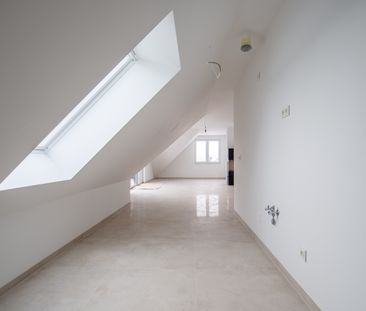 Modernes Wohnen im Dachgeschoss – Neubau mit Kamin und großem Balkon - Foto 6