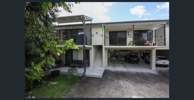 Modern Apartment in the heart of Coorparoo - Photo 1