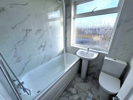 2 bedroom semi-detached house to rent - Photo 3