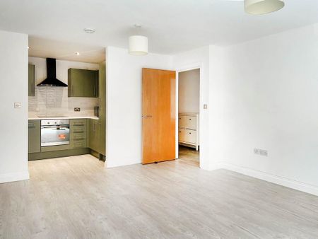 2 bedroom flat to rent - Photo 2