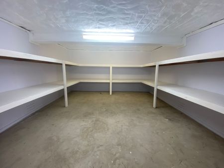 Semi-Attached 3-Bedroom House With Water Included - Photo 4