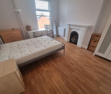 5 Bed Student Accommodation - Photo 2