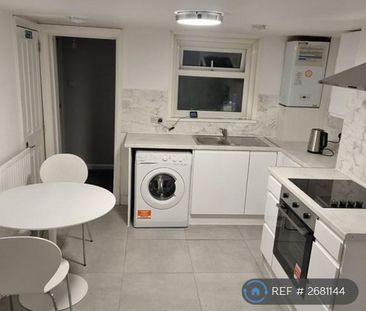 1 bedroom in a house share to rent - Photo 3