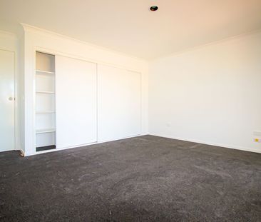 3 BEDROOM TOWNHOUSE - Photo 4