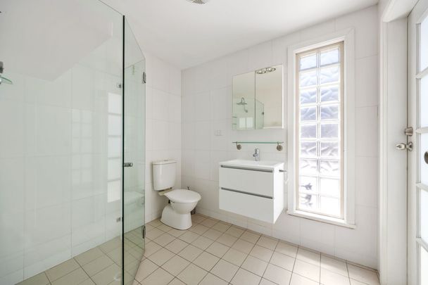 Sun-Filled Terrace with Private Garden Retreat - Photo 1