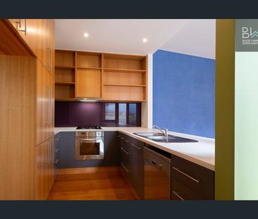 Charming Montmorency Townhouse with Modern Comforts - Photo 5