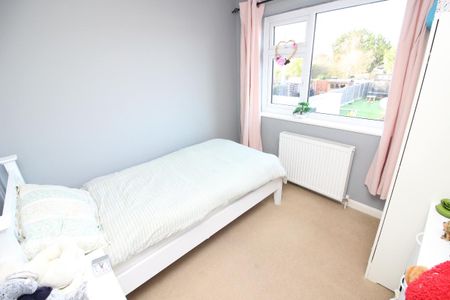 Woodbine Lane, Worcester Park - Photo 3