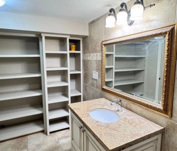 2048 Edinburgh Drive #Lower - Photo 1