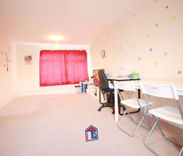 3 bedroom flat to rent - Photo 3