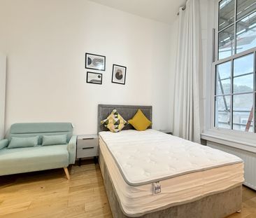 Studio Flat, King's Cross Road, WC1X - Photo 4