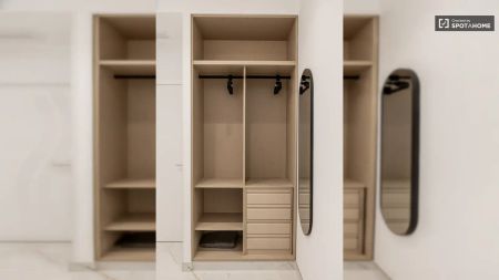 Room in a shared 2-bedroom apartment for rent in Cortes, Madrid. - Photo 5