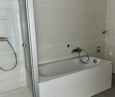 Helle 4-Raum-Wohnung mit zwei Balkonen und saniertem Bad im 4. OG - Photo 2