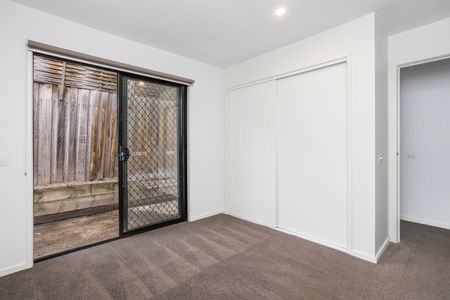 Register to Inspect // Modern 2-Bedroom Townhouse in the Heart of Footscray - Photo 4