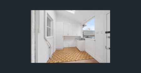 Located in a much sought after central Ballarat location, this beautifully presented home is a must see. - Photo 5