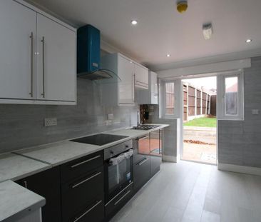 5 bedroom semi-detached house to rent - Photo 5