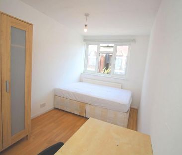 6 bedroom detached house to rent - Photo 2