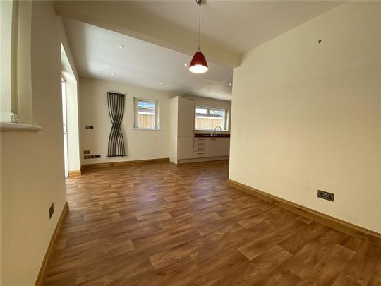 4 bedroom detached house to rent - Photo 1