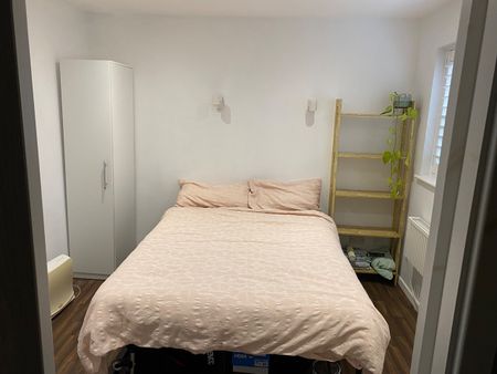 1 Bed Flat, Weare Court, BS1 - Photo 4