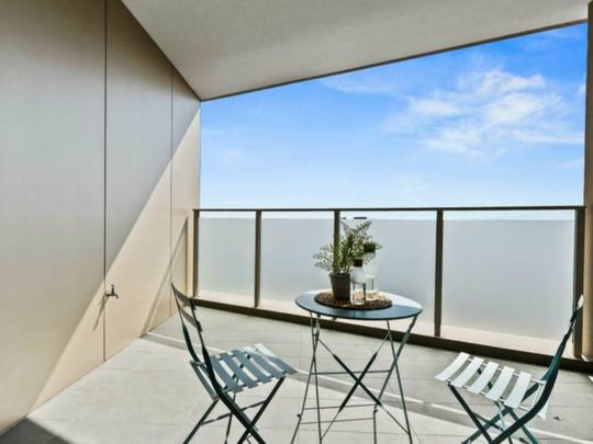 Modern & Bright 1 Bedroom Apartment ! - Photo 1