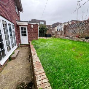 4 bedroom detached house to rent - Photo 2