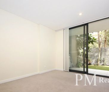 Stunning One Bedroom Apartment with Garden Retreat - Photo 6