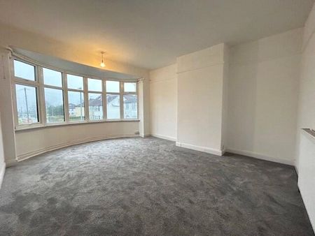 4 bedroom house to rent Moorland View, Leeds, West Yorkshire, LS17 - Photo 5