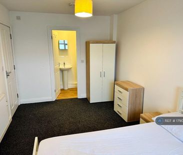 1 bedroom in a house share to rent - Photo 1