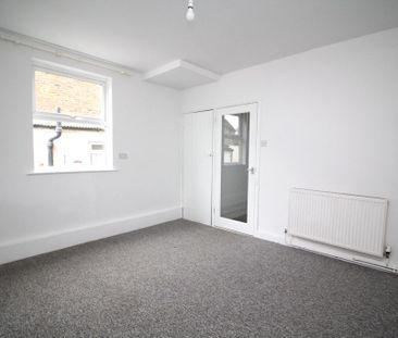 2 bedroom semi-detached house to rent - Photo 2