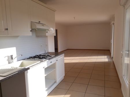 Location Maison 4 pièces 75m² - Photo 2