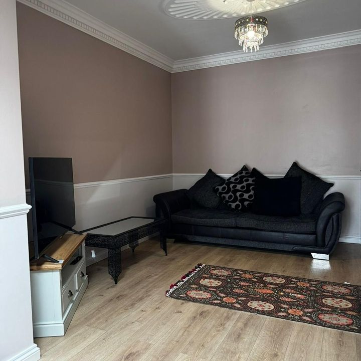 Room in a Shared House, Quebec Road, IG2 - Photo 1