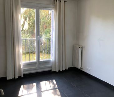 Location Appartement 2 pièces 45m² ST MAUR DES FOSSES 94100 - Photo 3