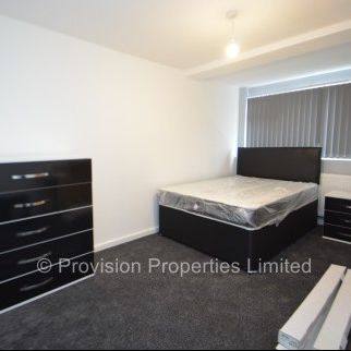 4 Bedroom House near Leeds University - Photo 1