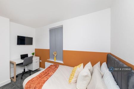 1 bedroom in a house share to rent - Photo 2