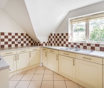 Ref: SB - Charlwood Place - Photo 3