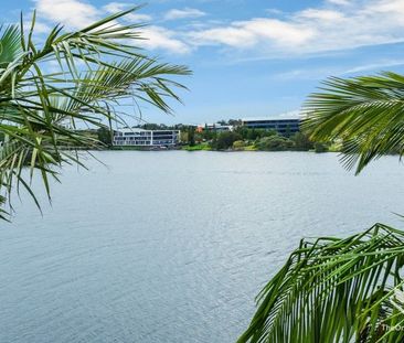 Resort-Style Waterfront Sub-Penthouse in The Reserve, Varsity Lakes - Photo 4