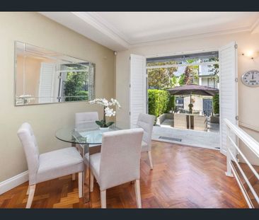 Sophisticated Contemporary Living in a Prestigious Harbourside Setting - Photo 4