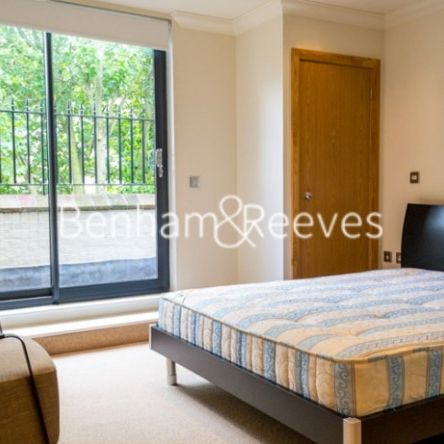 3 Bedroom house to rent in School Mews, Cable Street, E1 - Photo 1