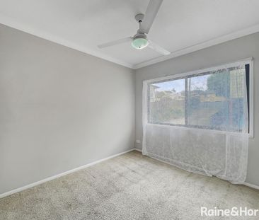 A Quiet & Convenient Townhouse - Close to Transport, Shops and Schools - Photo 5