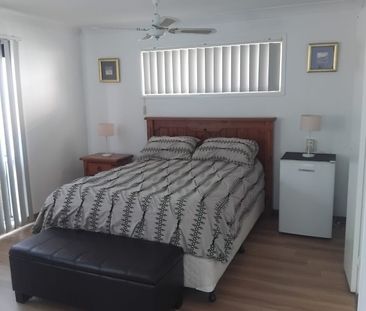 One Master Bedroom fully furnished with full ensuite. - Photo 4