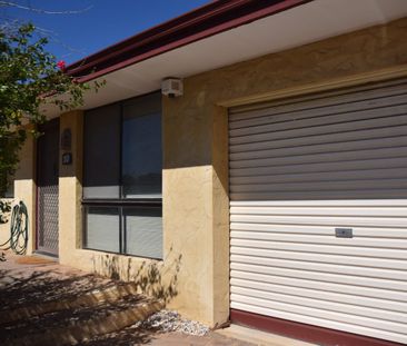 Well Maintained Villa in a Convenient Location - Photo 5