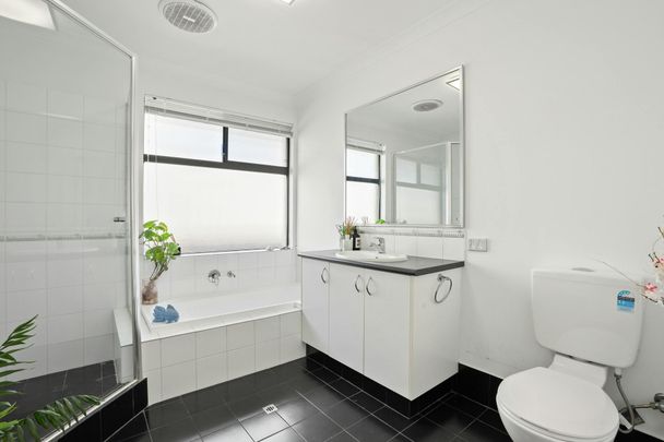 $800 per week including monthly pool maintenance Chemicals at the tenants expense Family Paradise with Pool and Plenty of Space! - Photo 1