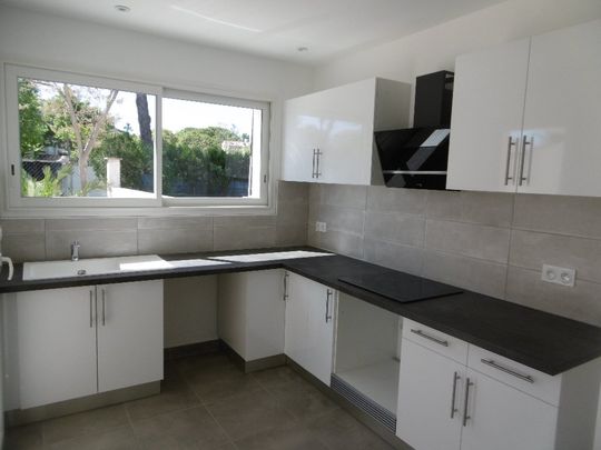 Location Maison 4 pièces 84m² ST JEAN DE VEDAS 34430 - Photo 1