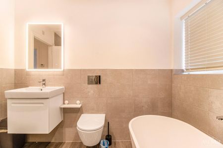 5 bedroom detached house to rent - Photo 3