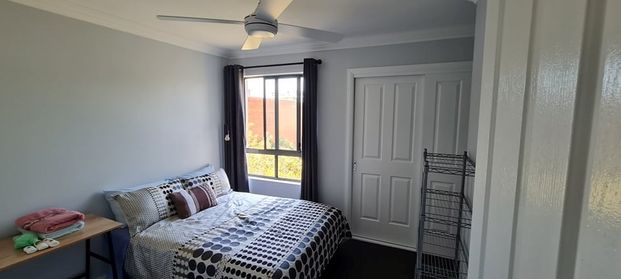 3-bedroom shared unit, U Smith Street - Photo 1